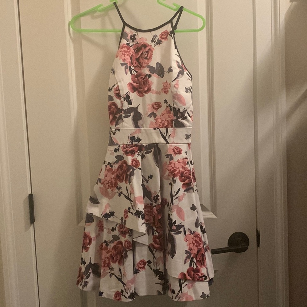 JUNIORS SPEECHLESS SIZE 5 WHITE DRESS